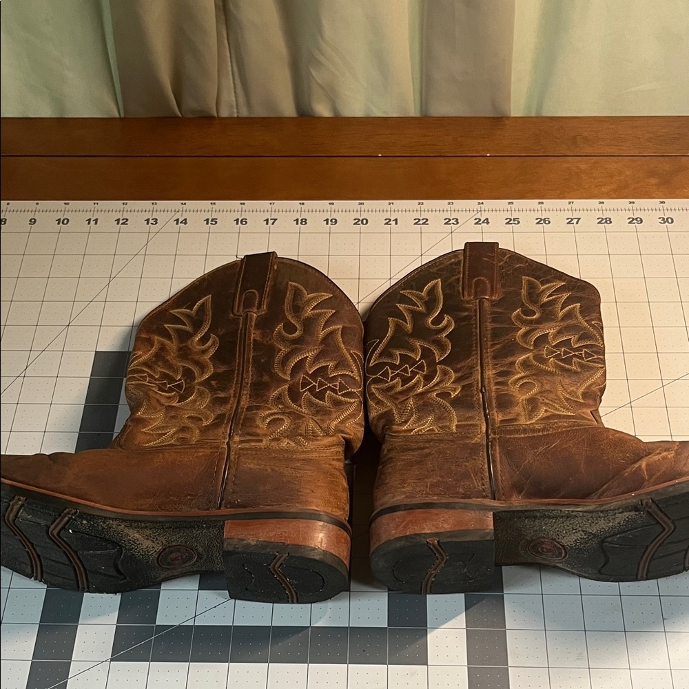 Laredo Distressed Brown Embroidered Western Heeled Boots - Picture 3 of 13